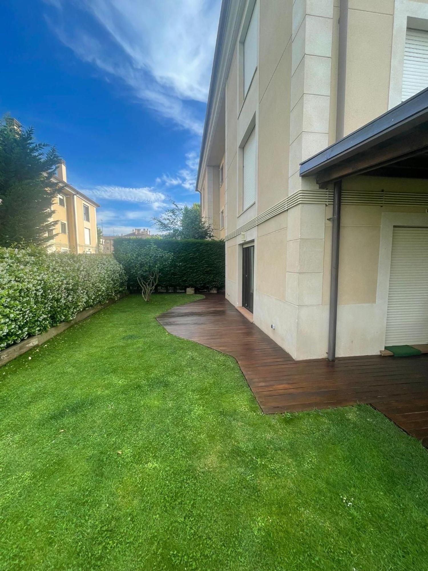 Apartamento Golf Con Jardin Sojuela Екстериор снимка